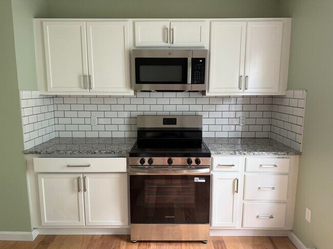 Building Photo - 593 Hevey St Unit 2