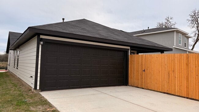 Photo - 316 Constanza Trl