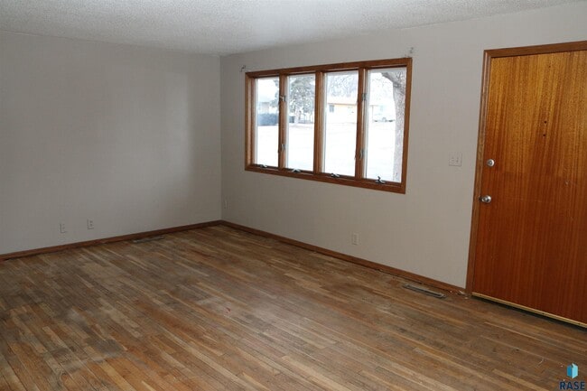 Photo - 925 S Harrington Ave