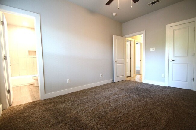 Photo - 8037-8039 Arbor Unit 8039