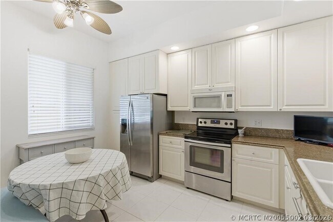 Photo - 1 Harbour Isle Dr E Unit 104