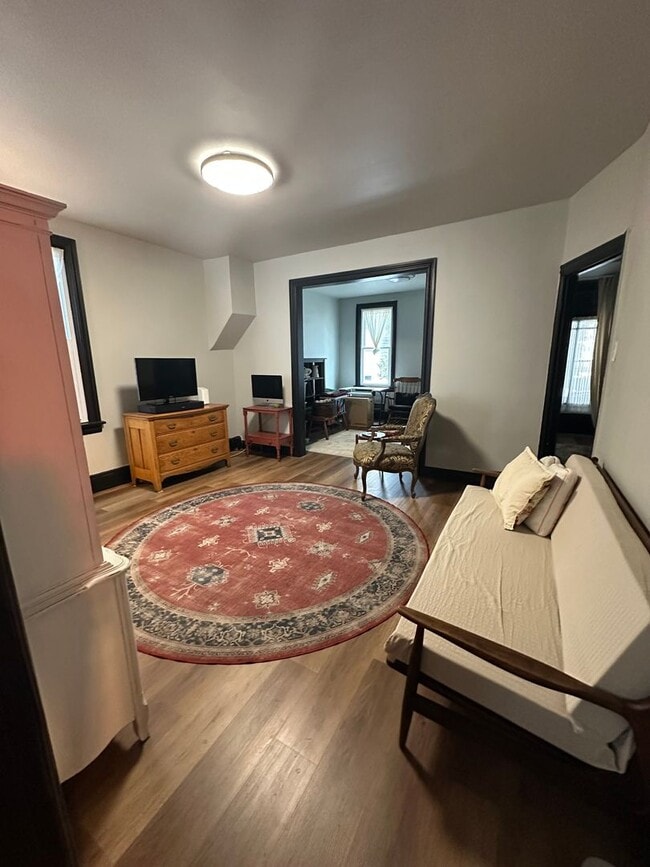 Photo - Lebanon City 3 bed- small dog allowed