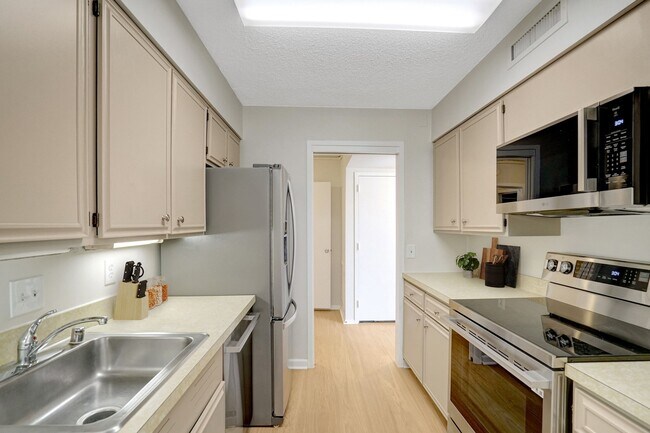 Appealing Kitchen - Brand New Appliances - 3800 Fairfax Dr Unit 807