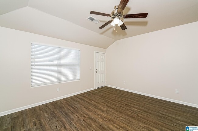 Photo - 160 Jonathan Dr