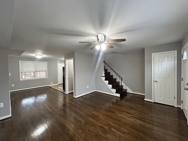 Building Photo - 3 Bedroom Middle River