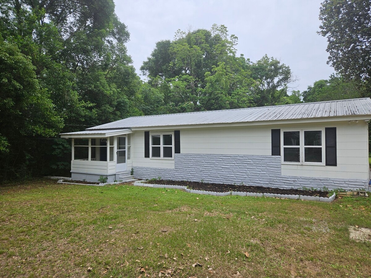 Photo - 5855 Andrew Rd