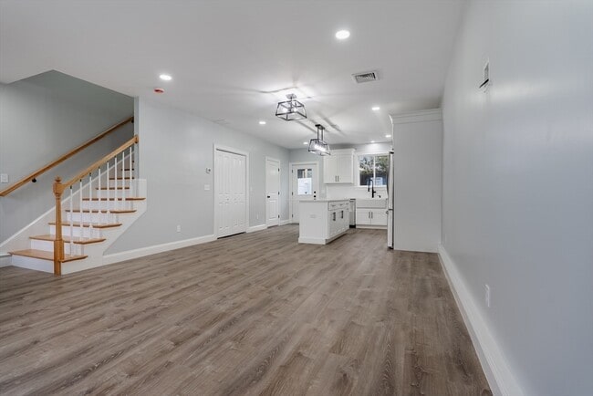 Photo - 217 Earle St