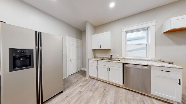 Building Photo - 3442 Krather Rd Unit 3442 Krather Rd. Down