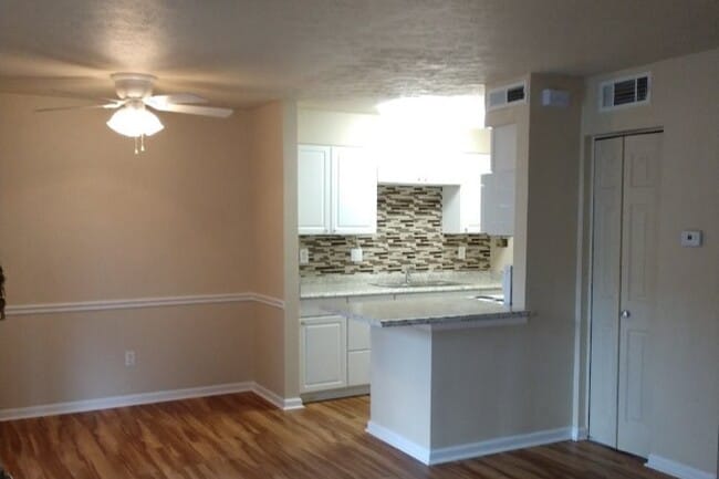 Building Photo - 1808 Bono Rd Unit Gas Light Square