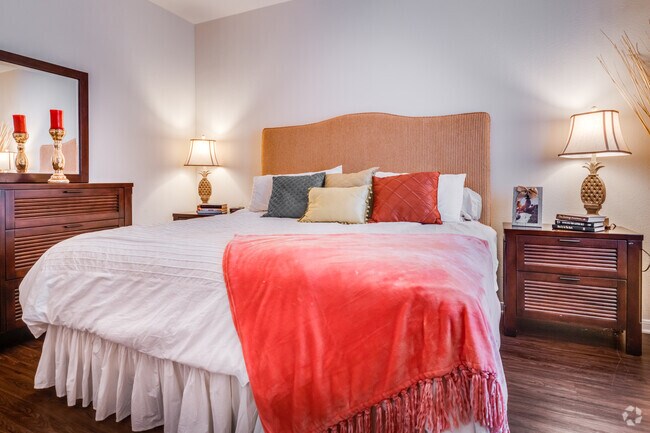 2BR, 1BA - 977SF - Walnut Ridge Apartments