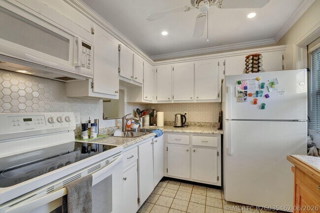 2121 NE 1st Ct Unit 105