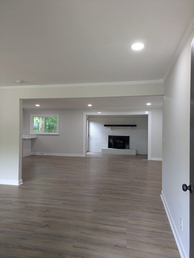 Photo - 1002 Hemlock Dr
