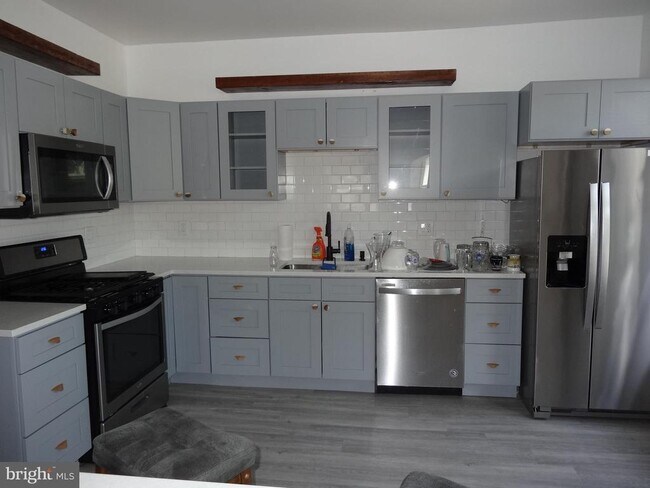 Photo - 114 Levering St