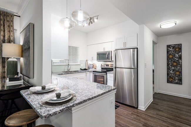 Building Photo - Cortland Walnut Hill Rental