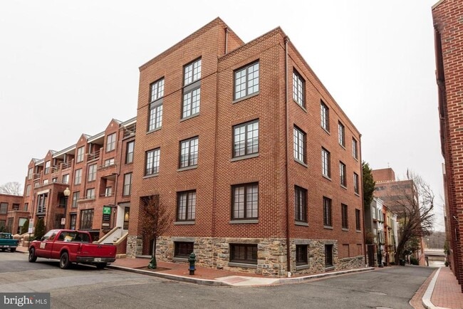 Building Photo - 3220 Grace St NW Unit 3 Rental