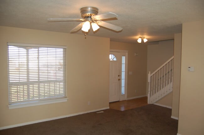 Photo - 491 Huckleberry St