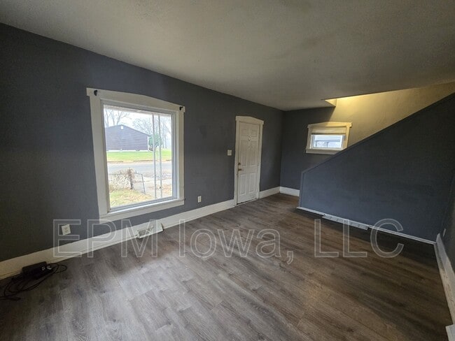 Photo - 707 Webster St