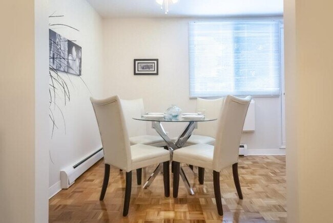 Photo - Queensbury Unit 857