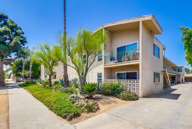 Photo - Apartment Building in Park Mesa Heights with Laundry On-Site and Parking