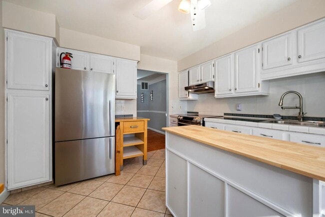 Photo - 723 Kings Croft Dr