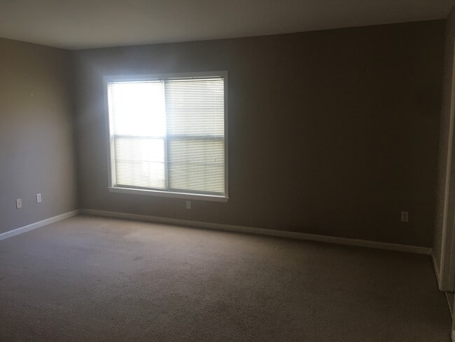 Master bedroom - large and comfortable - 201 Dey St Unit #175
