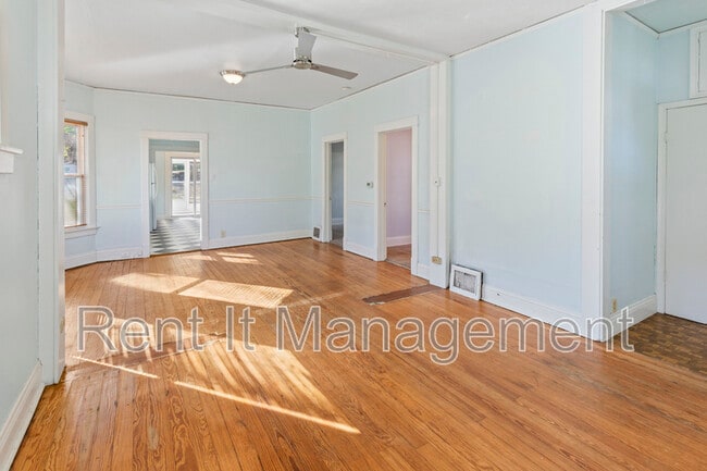 Photo - 4535 Marcy St