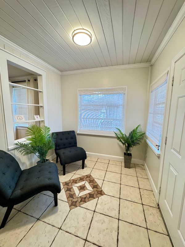 Photo - 1631 Thacker Ave