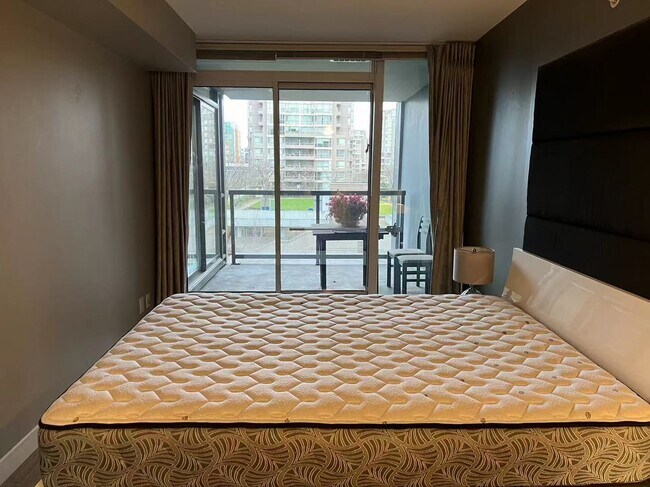 Photo - 6068 No. 3 Road