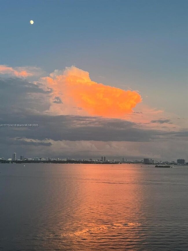 Building Photo - 11111 Biscayne Blvd Unit 11D-11D Rental