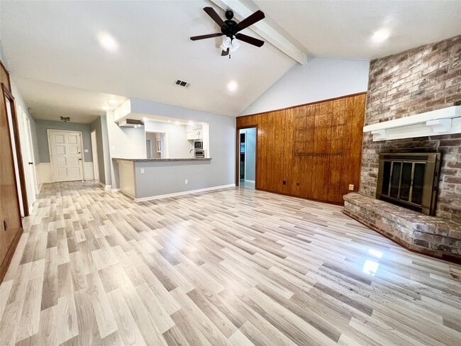 Building Photo - 422 Gamewood Dr