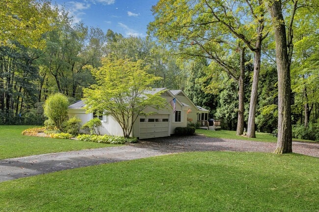 Photo - 261 Linden Tree Rd