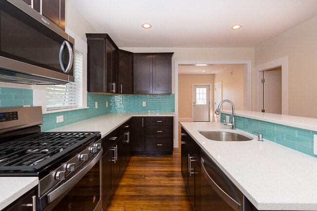 Building Photo - 9 Rock Valley Ave Unit 2