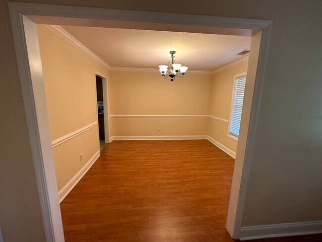 Photo - 789 Spence Dr