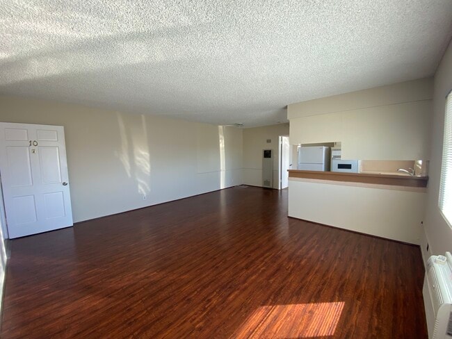 Living room - Unit 10 (2nd floor) - The Frontier