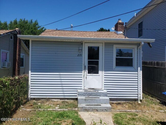 Photo - 235 Bay Ave