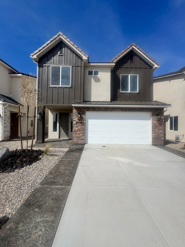 Photo - Brand New LARGE S&S Home!!