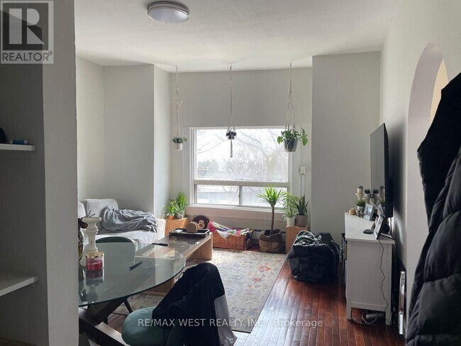 Photo - 96 Springhurst Ave Unit 2