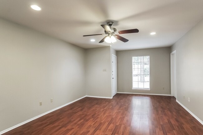 Photo - 9 W Bigelow Oak Ct