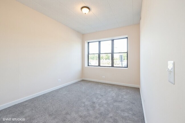 Photo - 4752 S Wabash Ave Unit 102