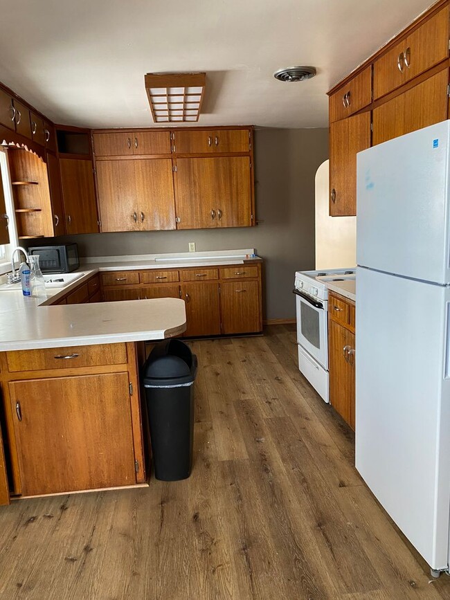 Photo - 5 bedroom/ 2 bath home within walking distance to BSU