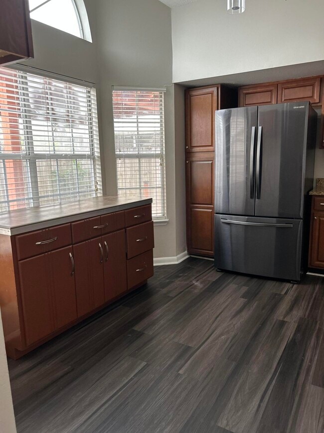 Photo - 404 Adam St NW