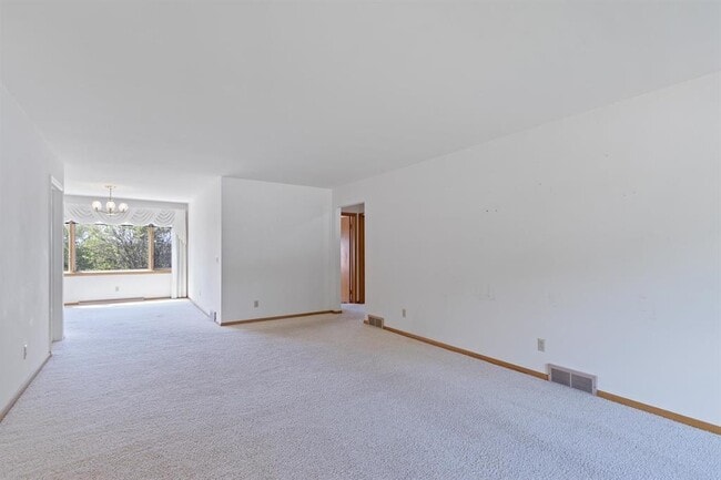Photo - 822 W Pleasant St