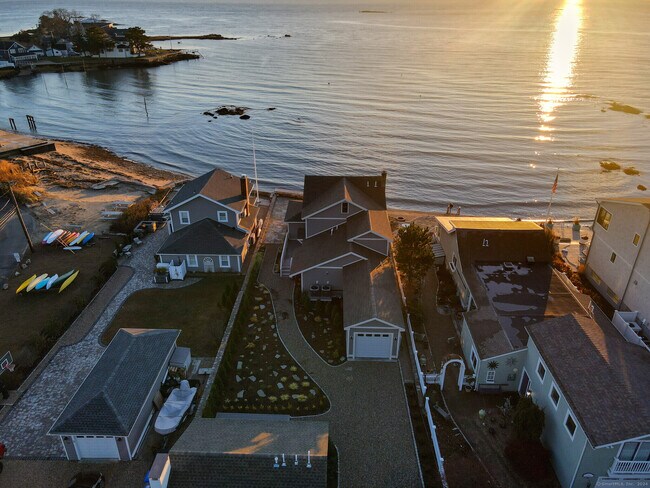 29 Sagamore Cove Rd
