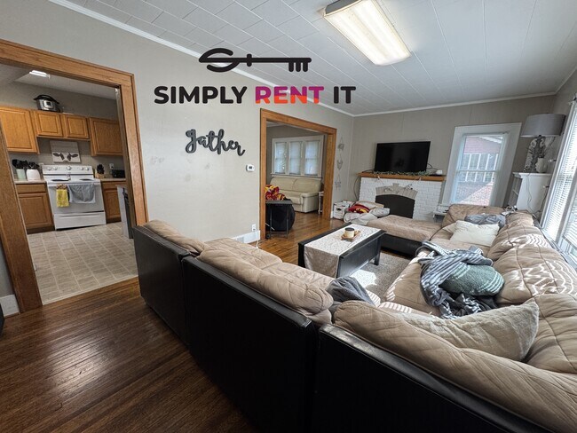 Large 3 Bedroom | On Campus | Free parking | Signing Bonus!