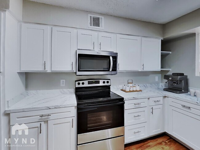 Photo - 3254 63rd St