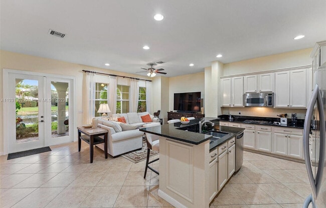 Photo - 834 Madison Ct