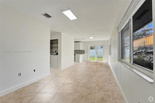 Building Photo - 1154 NW 103rd St Unit 1156 Rental