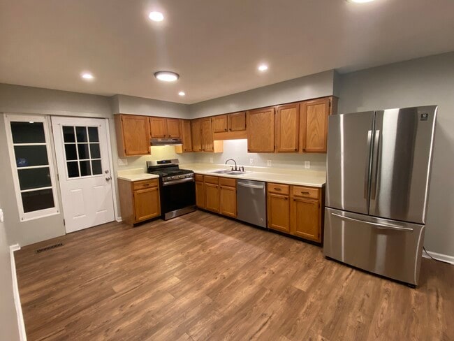 Building Photo - 3413 Lisa Dr Unit B