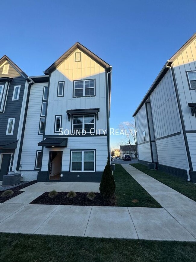 Photo - 700 N Dupont Ave