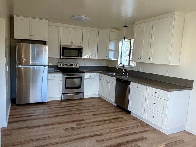 Building Photo - 1429 Bay St Unit D